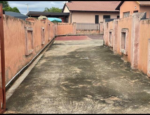 3 BEDROOM HOUSE FOR SALE IN TLHABANE WEST